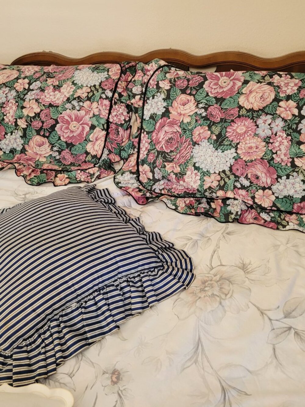 Floral Pattern Ruffled Shams Decorative Set of 2